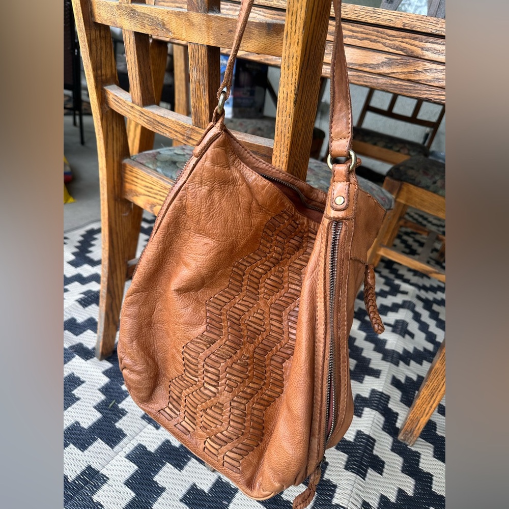 Tan leather shoulder bag